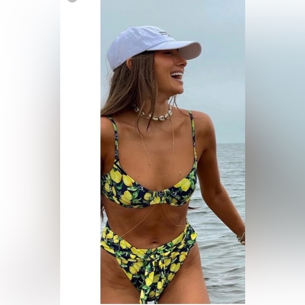 Weworewhat Lemon Print Bikini Bottom New with out tags
